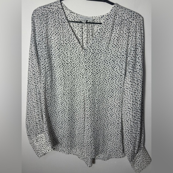 Elegant Black and‎ White Polka Dot Blouse - Picture 2 of 6